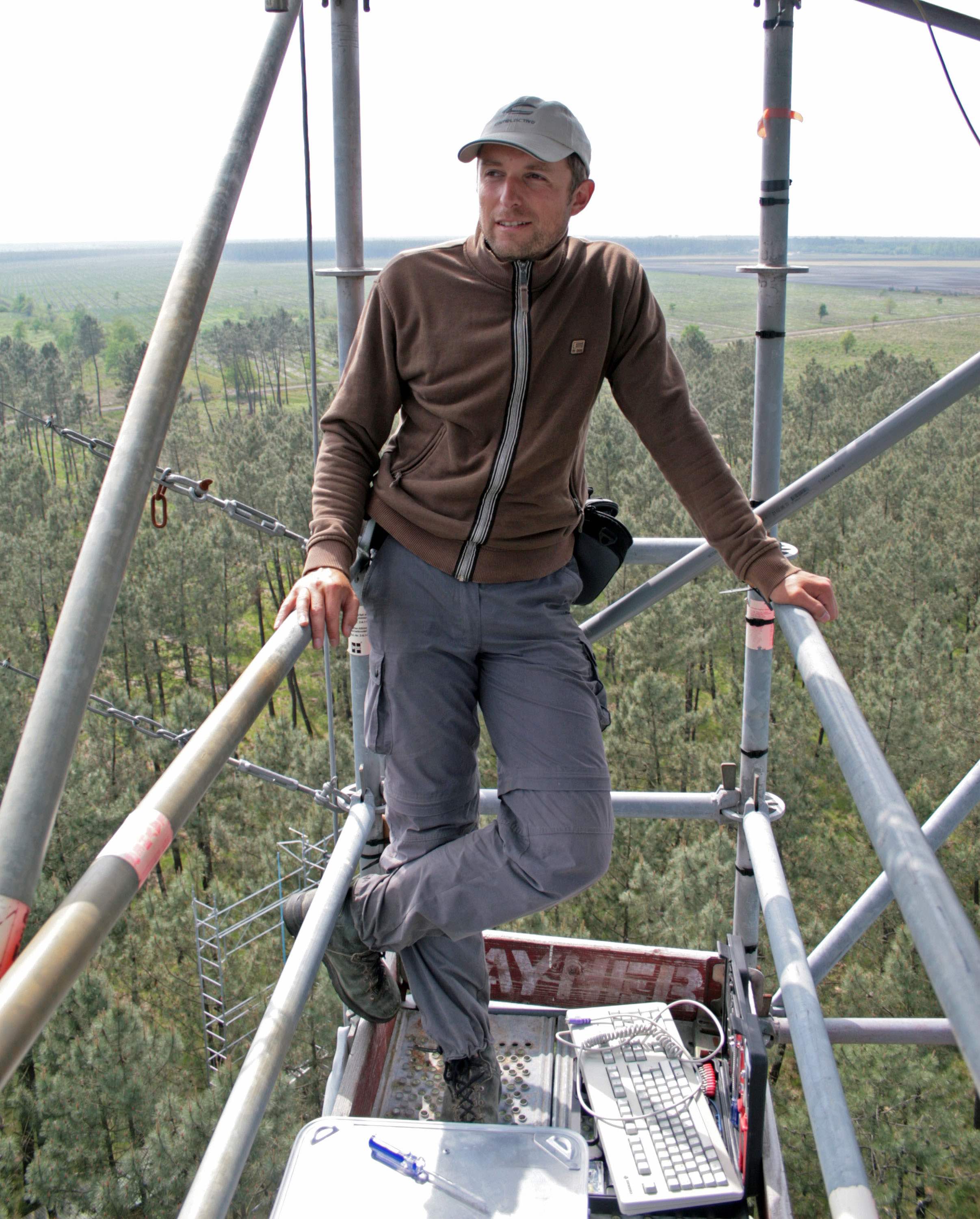 Installation of a field spectrometer at the Le Bray flux tower in France during the CEFLES-2 campaign in 2007. Image credits: Uwe Rascher.